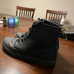 DR.MARTENS WOMENS SHERIDAN LACE UP BOOT - BLACK